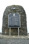 Minnisvarin  Mykinesi / The memorial stone in Mykines