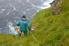 Poul Johannes Simonsen á veg niður í sessin / Poul Johannes Simonsen på vej ned til fangstpladsen / Poul Johannes Simonsen on his way down to the catching area.