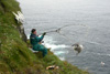 Poul Johannes Simonsen fleygar náta í Mykinesi / Poul Johannes Simonsen fanger mallemukker på Mykines / Poul Johannes Simonsen catching Fulmars in Mykines.